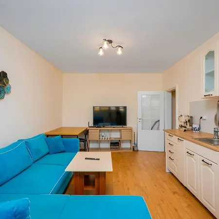 Your 2bd Away From With Working Space Apartment *