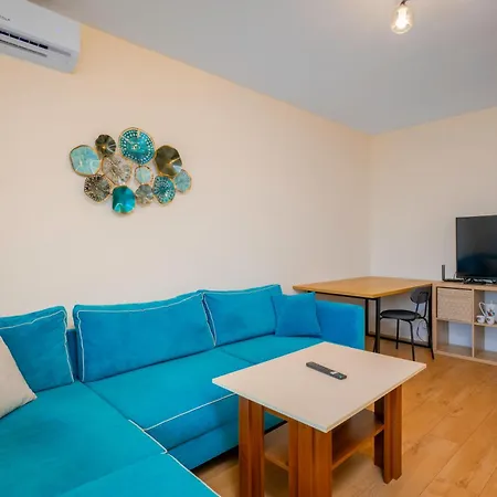 Your 2bd Away From With Working Space Apartment *