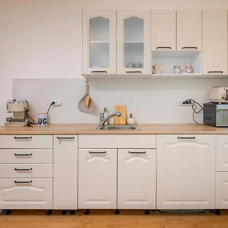 Apartment Your 2bd Away From With Working Space *